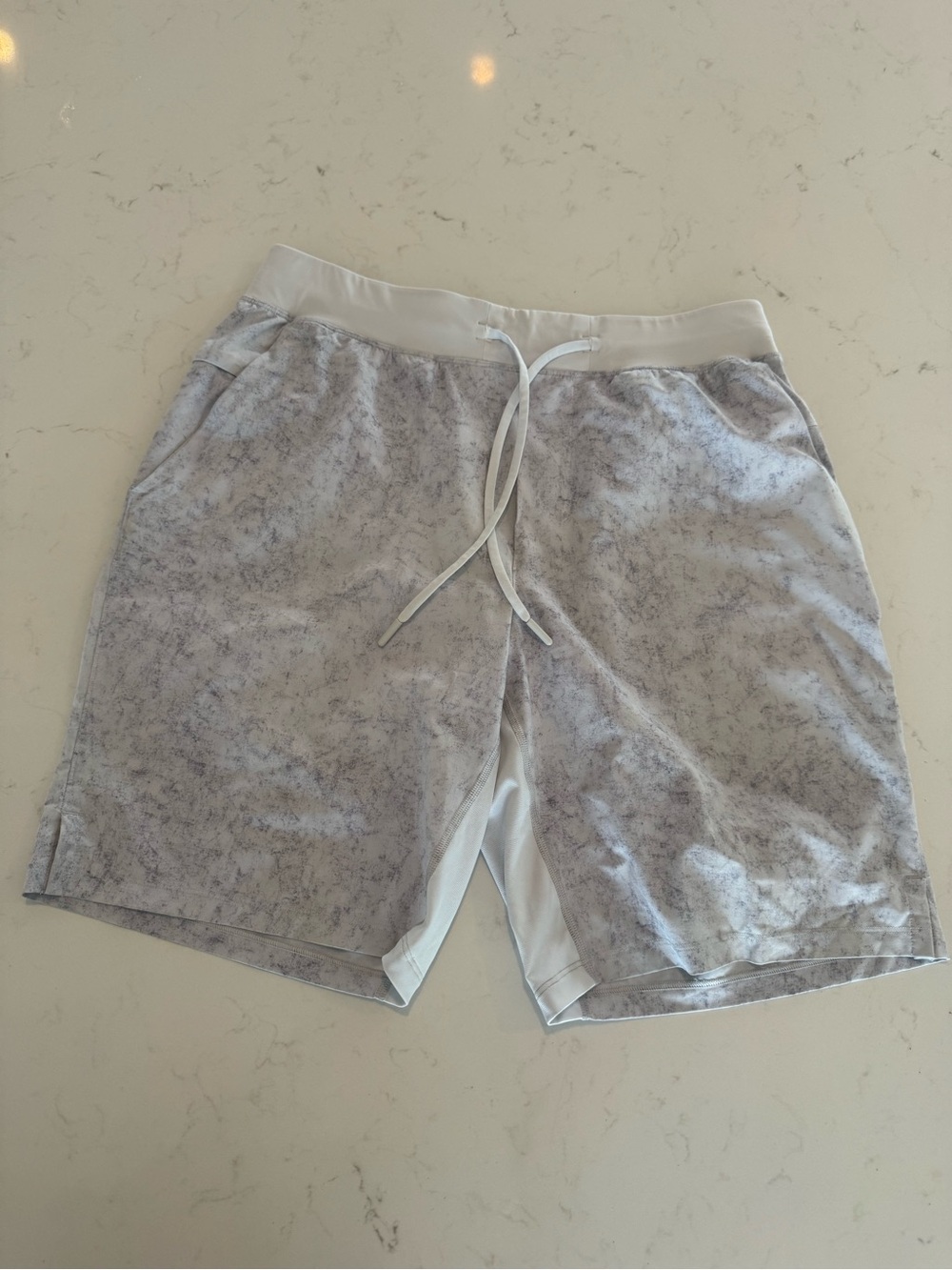 ✨SUMMER SALE ✨Lululemon Pace Breaker Shorts Men’s Gray White Marble Print L